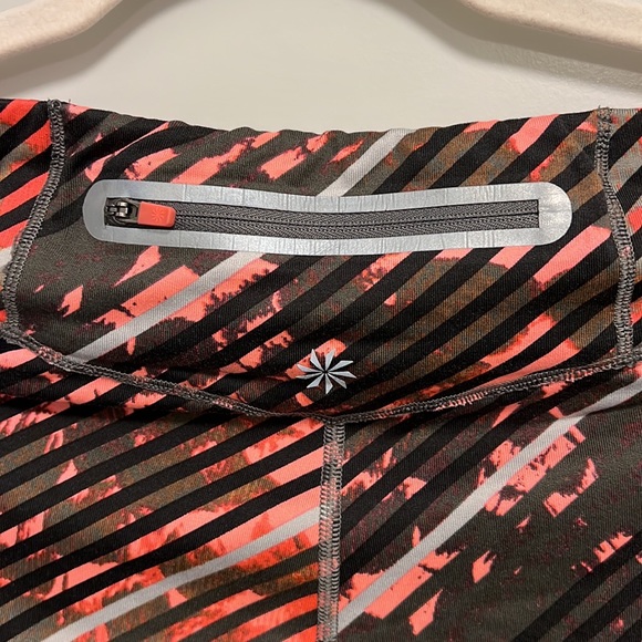 ATHLETA Cropped Workout Leggings Size L - Picture 3 of 4